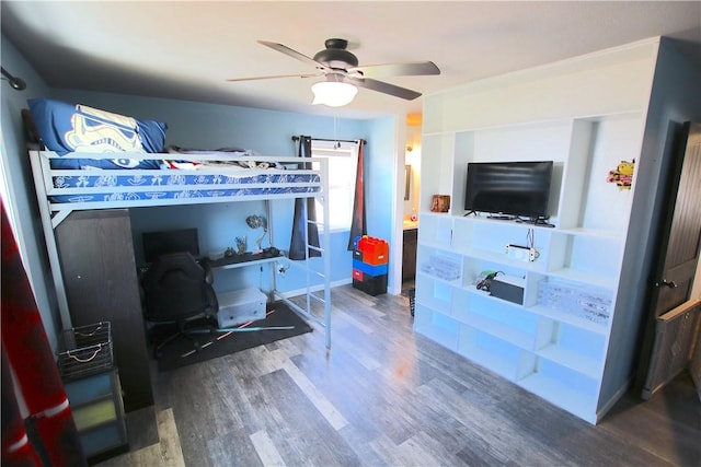 bedroom featuring wood finished floors and a ceiling fan