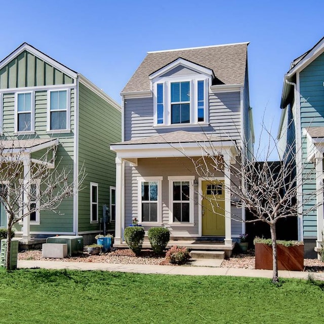 view of front facade with a front lawn