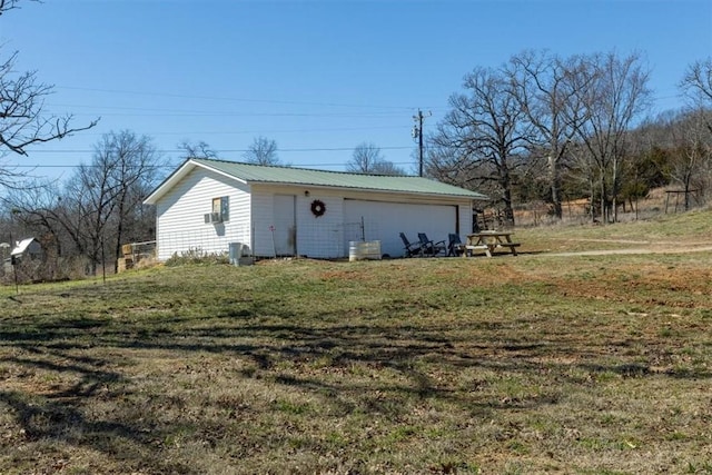 exterior space featuring an outbuilding