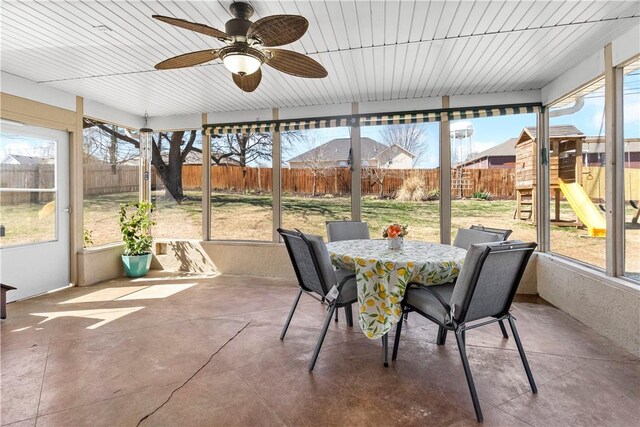 sunroom / solarium featuring ceiling fan