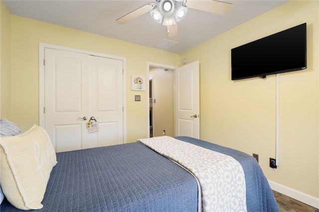 bedroom featuring a closet, baseboards, a ceiling fan, and wood finished floors