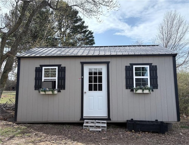 view of outdoor structure featuring an outdoor structure and fence