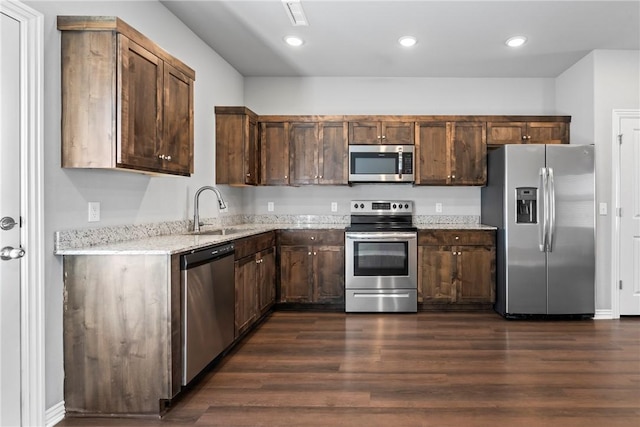 kitchen with recessed lighting, dark wood-style floors, appliances with stainless steel finishes, and a sink