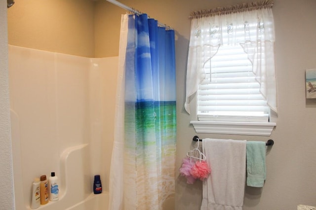 bathroom featuring shower / tub combo