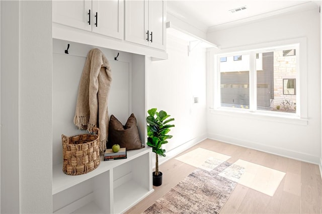 mudroom featuring light wood-style floors, visible vents, and baseboards