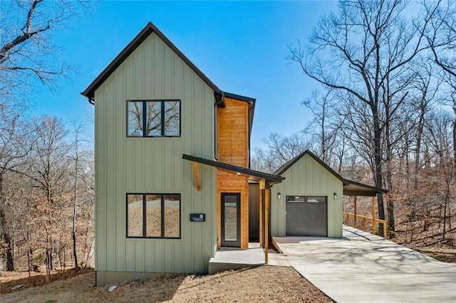 10 Reading Ln, Bella Vista, AR 72714 - view of front of house featuring an attached garage, driveway, and board and batten siding