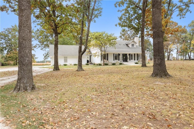 view of front of house with a front lawn