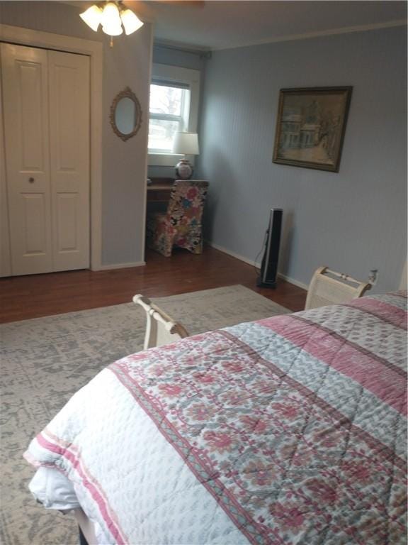 82 County Road 327, Berryville, AR 72616 - bedroom featuring wood finished floors, ceiling fan, baseboards, and a closet