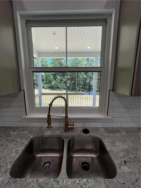 11 Romine Ln, Bella Vista, AR 72715 - kitchen view of decorative backsplash and light stone countertops