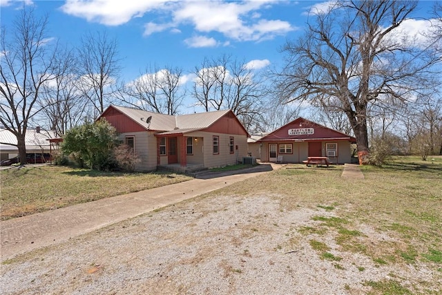 300 Range St, Marshall, AR 72650 - view of front of property featuring a front yard, driveway, central AC unit, and metal roof