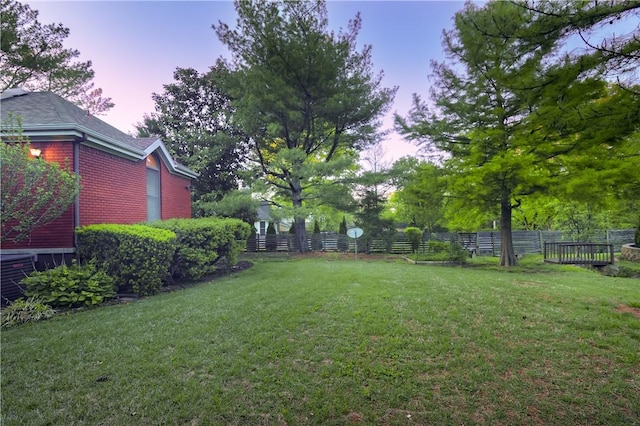 2356 N Primrose Ln, Fayetteville, AR 72703 - view of yard with fence