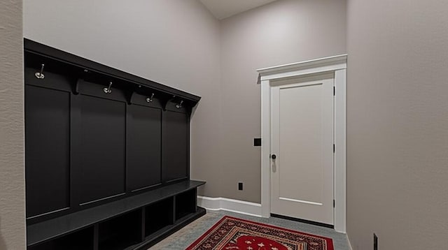 122 SW Gailey Hollow Rd, Siloam Springs, AR 72761 - mudroom featuring baseboards