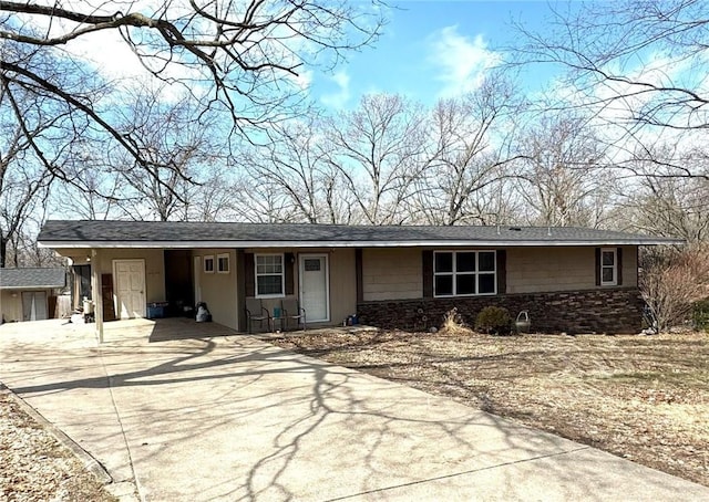 7 Worcester Dr, Bella Vista, AR 72714 - view of front of property featuring driveway, stone siding, and a carport