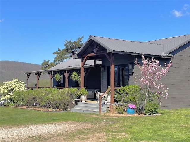 exterior space featuring a lawn