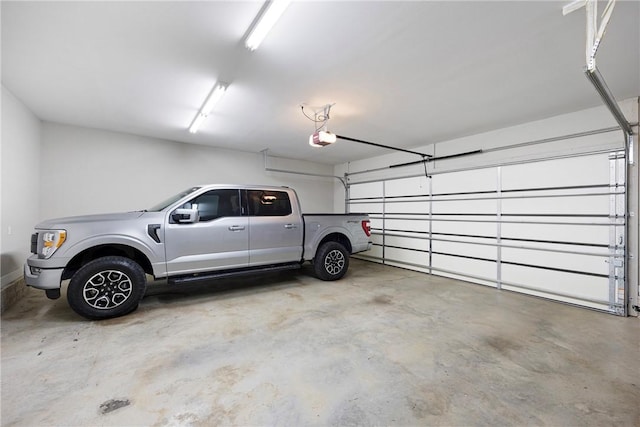 251 Kordsmeier Ln, Morrilton, AR 72110 - garage featuring a garage door opener