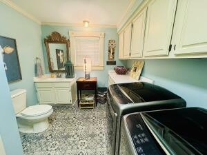 2816 Honeysuckle Ln, Russellville, AR 72801 - washroom with washing machine and clothes dryer and crown molding