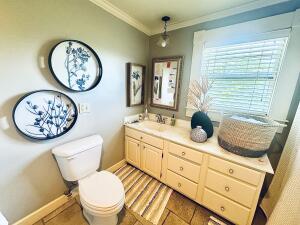 2816 Honeysuckle Ln, Russellville, AR 72801 - bathroom with ornamental molding, toilet, vanity, and baseboards