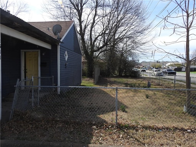 1511 W Huntsville Ave, Springdale, AR 72764 - view of yard featuring fence