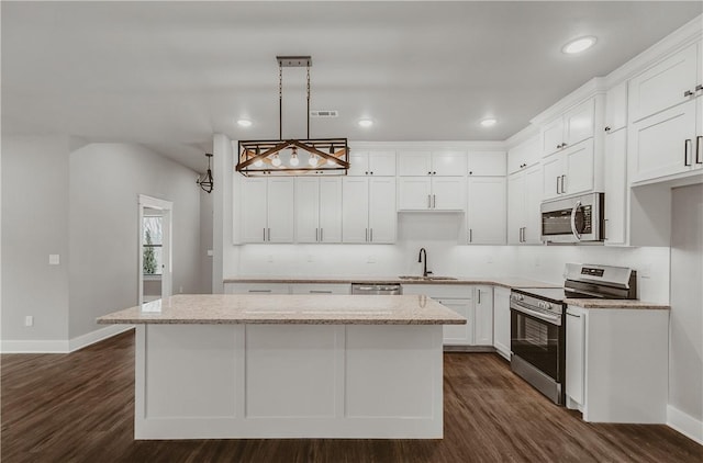 9 Beaty Ln, Bella Vista, AR 72715 - kitchen featuring a sink, a center island, appliances with stainless steel finishes, and dark wood finished floors