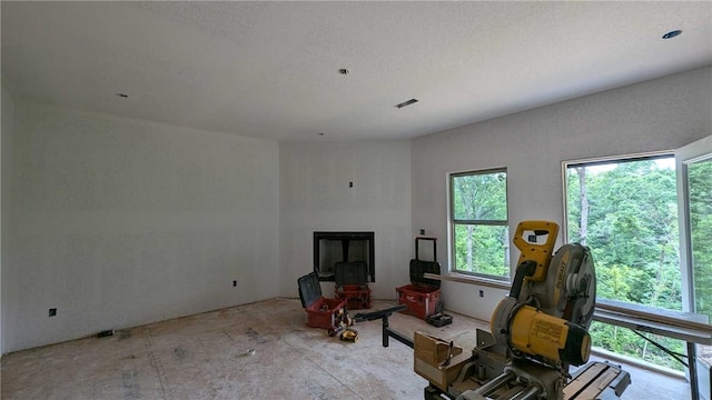 6 Osborne Ln, Bella Vista, AR 72715 - living room featuring healthy amount of natural light and a textured ceiling