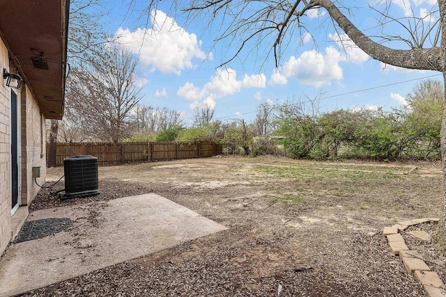 5694/925668/665644/42 W Michael Cole Dr, Fayetteville, AR 72704 - view of yard featuring a fenced backyard, a patio area, and central AC