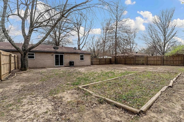 5694/925668/665644/42 W Michael Cole Dr, Fayetteville, AR 72704 - view of yard with a fenced backyard and central AC
