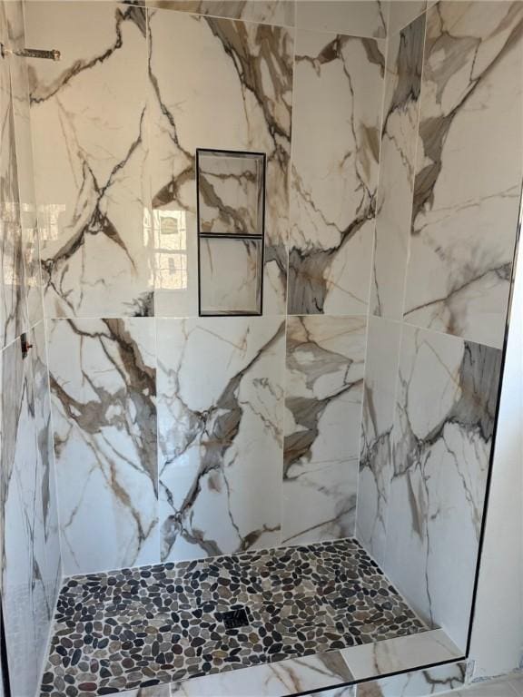 7 Boreray Ln, Bella Vista, AR 72715 - detailed view of a marble finish shower