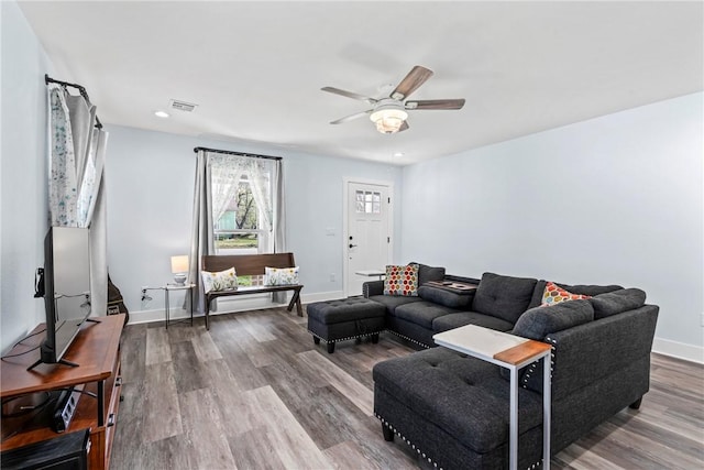 living area featuring a ceiling fan, wood finished floors, baseboards, visible vents, and recessed lighting