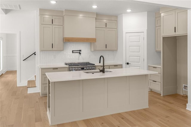 13040 Seba Rd, Centerton, AR 72719 - kitchen featuring a sink, light wood-type flooring, an island with sink, backsplash, and recessed lighting