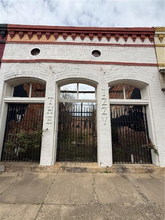 209 E Main St, Atkins, AR 72823