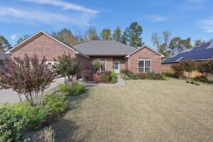 502 S Vancouver Ave, Russellville, AR 72801 - single story home featuring a front lawn