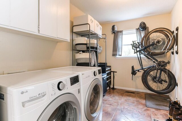 laundry area featuring light tile patterned floors, washing machine and dryer, baseboards, and visible vents
