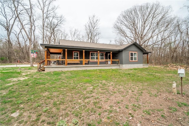 view of front facade featuring a front yard and a porch