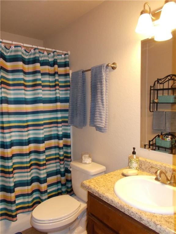 6527 Huntington Ct, Fort Smith, AR 72916 - full bathroom featuring a shower with curtain, toilet, and vanity