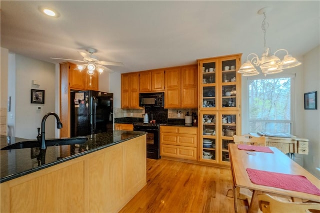 44 Devizis Dr, Bella Vista, AR 72714 - kitchen with black appliances, a sink, a chandelier, light wood-style floors, and tasteful backsplash