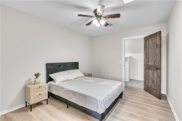 17225 Featherstone Trl, Gentry, AR 72734 - bedroom featuring a ceiling fan, light wood-style flooring, baseboards, and visible vents