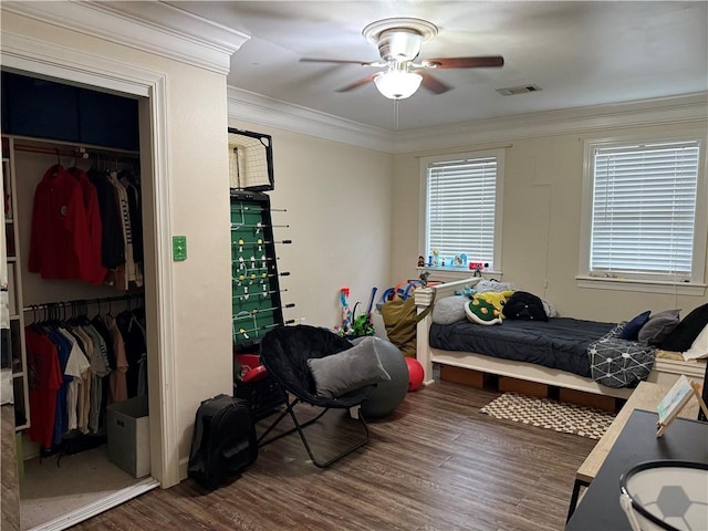 2110 W 8th St, Russellville, AR 72801 - bedroom featuring wood finished floors, a closet, crown molding, and ceiling fan