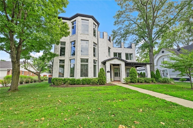 view of front of house featuring a front yard