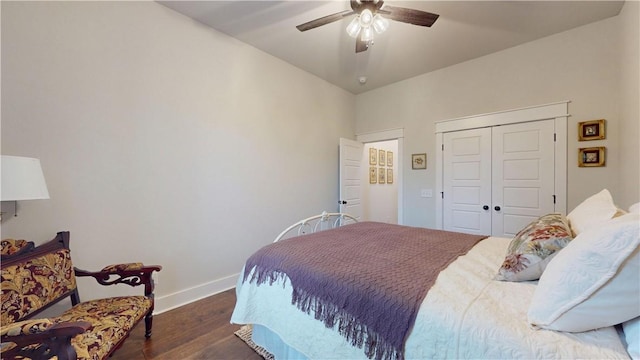 bedroom featuring baseboards, ceiling fan, a closet, and dark wood-style floors