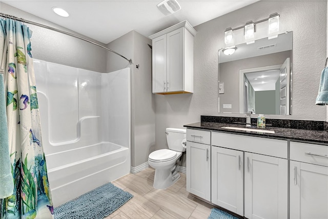 full bathroom featuring toilet, vanity, visible vents, shower / bath combo, and baseboards