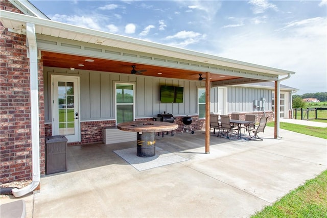view of patio / terrace featuring a ceiling fan and outdoor dining area