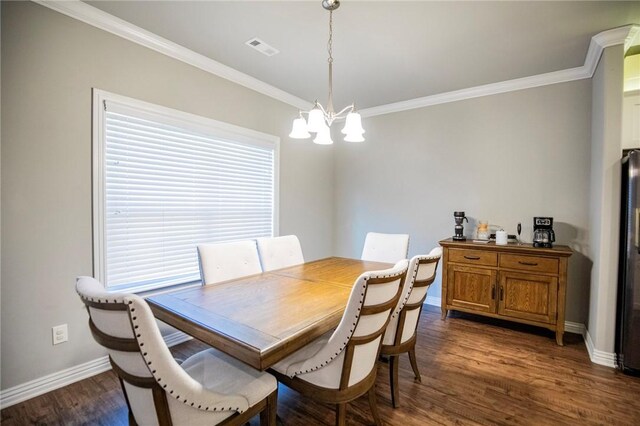 dining area with dark wood-type flooring, ornamental molding, visible vents, a chandelier, and baseboards