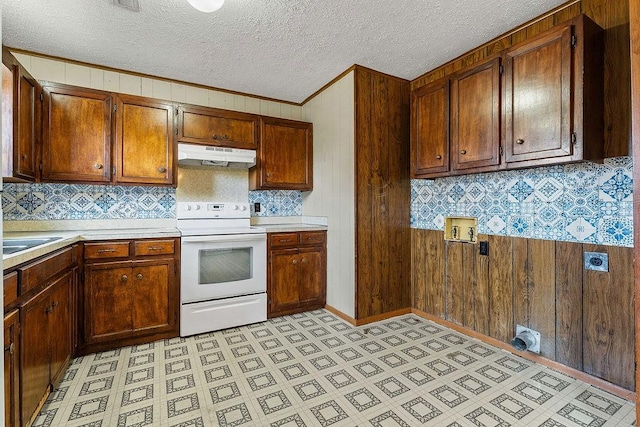 kitchen featuring a textured ceiling, under cabinet range hood, light countertops, and white electric stove