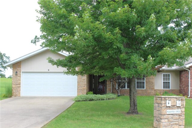 9 Peachtree Cir, Holiday Island, AR 72631 - photo 1