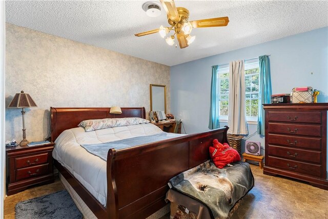 304 Angela St, Springdale, AR 72762 - bedroom with a textured ceiling and a ceiling fan