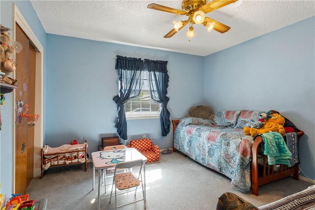 304 Angela St, Springdale, AR 72762 - bedroom featuring a closet, ceiling fan, carpet flooring, and a textured ceiling