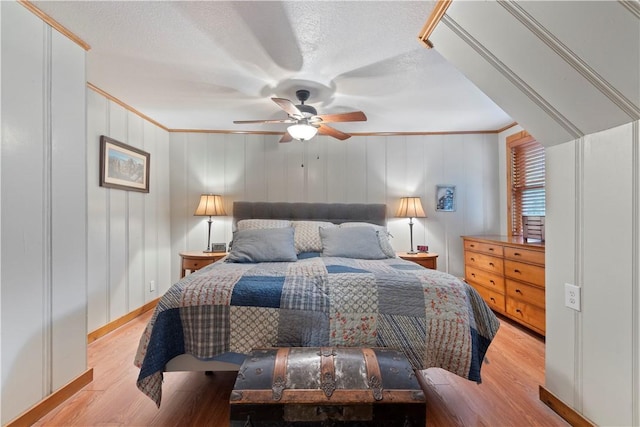 42 Vaughn St, Eureka Springs, AR 72632 - bedroom featuring wood finished floors, ornamental molding, a ceiling fan, and a textured ceiling