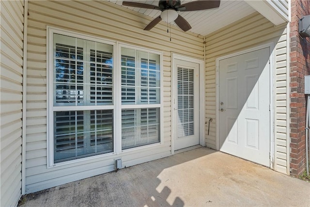 view of exterior entry with ceiling fan