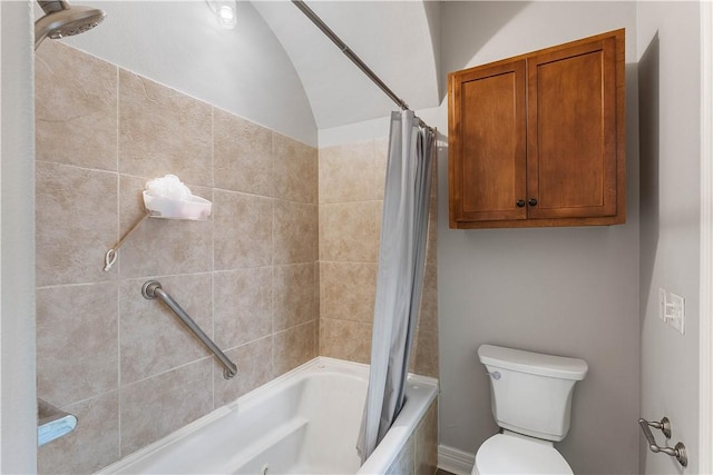 bathroom with tiled shower / bath and toilet