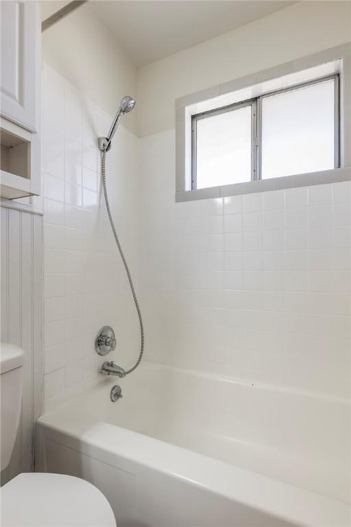 full bath with toilet and shower / washtub combination